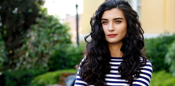 TUBA BÜYÜKÜSTÜN’ÜN SAPANCA’DA BİR VİLLA SATIN ALDIĞI İDDİA EDİLDİ