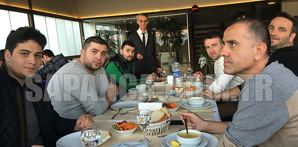 SAPANCA GENÇLİKSPOR YEMEKTE BİR ARAYA GELDİ