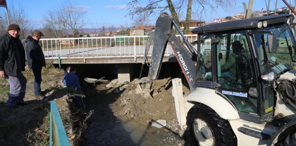 DERE YATAKLARI TEMİZLENİYOR