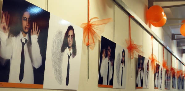 KADINA KARŞI ŞİDDETE FOTOĞRAFLARLA DİKKATİ ÇEKTİLER