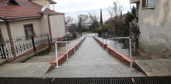 MERDİVENLERE KORKULUK TAKILDI