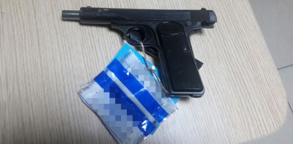 RUHSATSIZ SİLAH ELE GEÇİRİLDİ