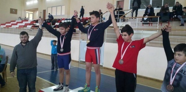 KÜÇÜKLER GÜREŞ TURNUVASI SONA ERDİ