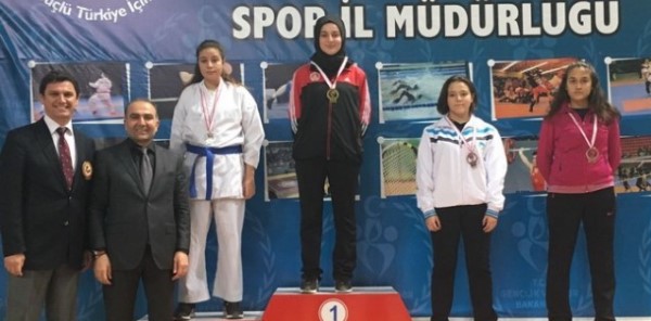 KARATECİLERİMİZ MADALYALARLA DÖNDÜ