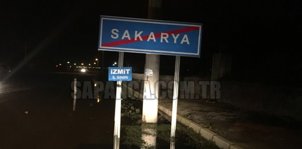 SAPANCA SINIRINA 'İZMİT İL SINIRI' TABELASI