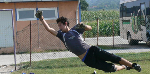 19 YAŞINDA SAKARYASPOR A TAKIMINA GİRDİ