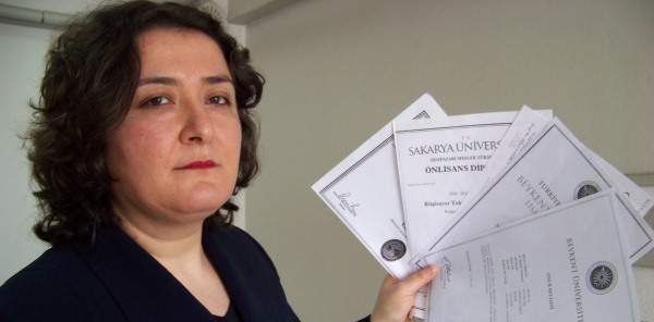 EĞİTİMİ ÇOK OLDUĞU GEREKÇESİYLE 13 YILDIR İŞ BULAMIYOR