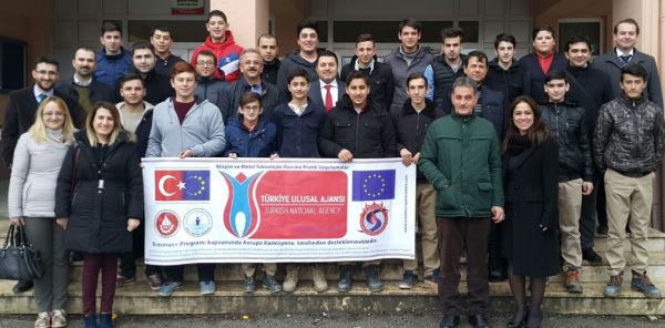 ÖĞRETMEN VE ÖĞRENCİLER AVRUPA'YA GİDİYOR