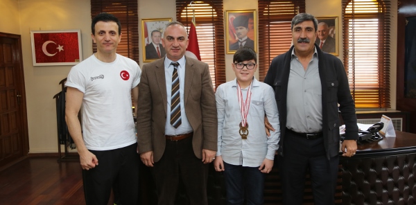 TÜRKİYE 3'ÜNCÜSÜDEN BAŞKANA ZİYARET