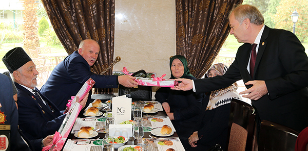 MUSTAFA İSEN: 'SİZLERE NE YAPSAK AZDIR'