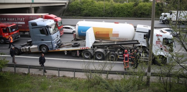 SAPANCA'DA TRAFİK KAZASI: 1 ÖLÜ