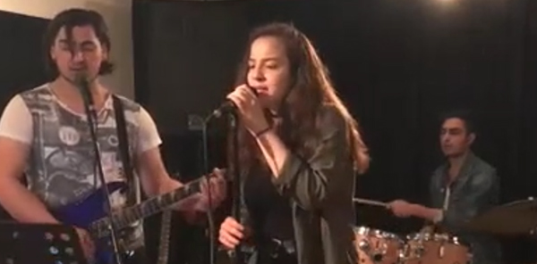 MÜZİK YARIŞMASINDA BERFİN'E DESTEK ZAMANI