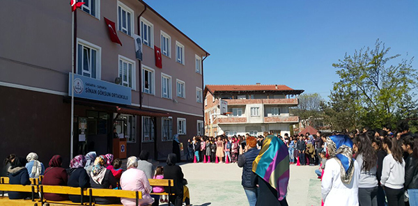 SİNAN GÖKSUN ORTAOKULUNDA 23 NİSAN COŞKUSU