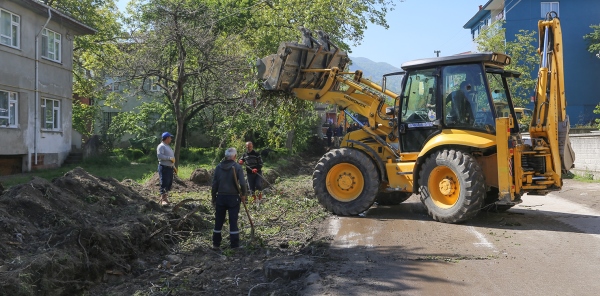 GÜLDİBİ'NDE SIRA SICAK ASFALTTA