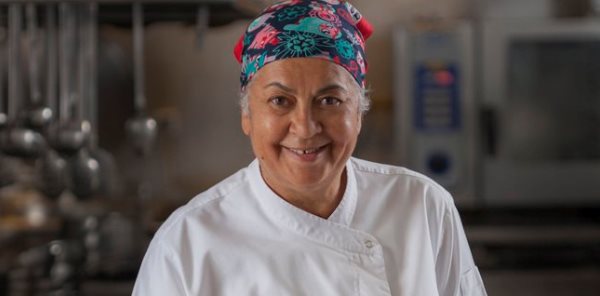 ZELİHA İREZ'DEN SULTANAHMET'TE EGE RÜZGARI