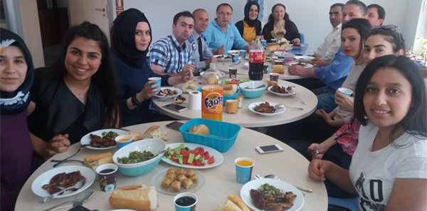 STAJYER ÖĞRENCİLERE VEDA YEMEĞİ