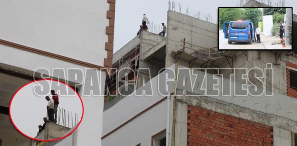 PARALARINI ALAMAYAN İŞÇİLER ÇATIYA ÇIKTI