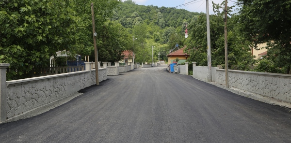 SAPANCA'DA ASFALTLAMA ÇALIŞMALARI SÜRÜYOR