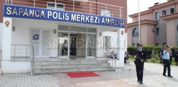 2 EMNİYET MENSUBU AÇIĞA ALINDI