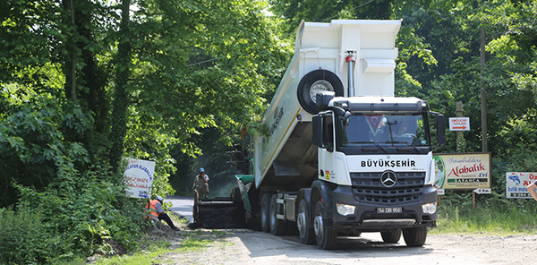 BÜYÜKŞEHİRDEN SAPANCA'DA ASFALT ÇALIŞMASI
