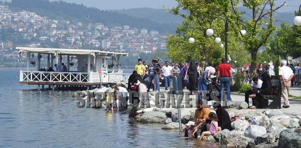 SAPANCA TATİLCİLERİN AKININA UĞRADI