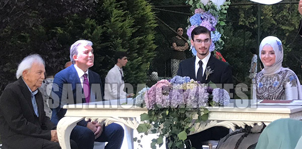 ABDULLAH GÜL SAPANCA'DA NİKAH ŞAHİDİ OLDU