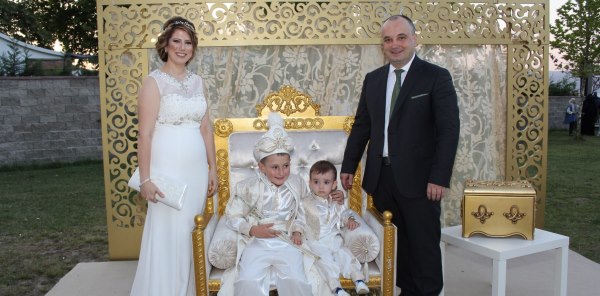 KEREM VE KEMAL ERKEK OLDU