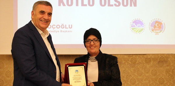 SAKARYA'NIN TEK KADIN MUHTARINA PLAKET
