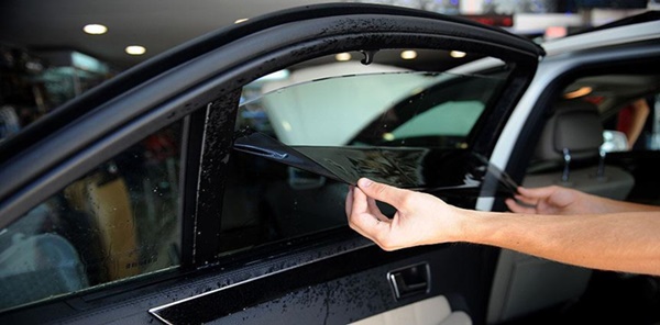 CAM FİLMİ VE RENKLİ CAMA YENİDEN YASAK