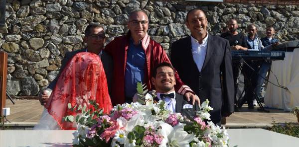 AŞK 'ENGEL' TANIMADI