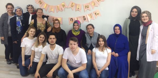 'OTİZMİN FARKINDAYIZ, ANNELERİN YANINDAYIZ'