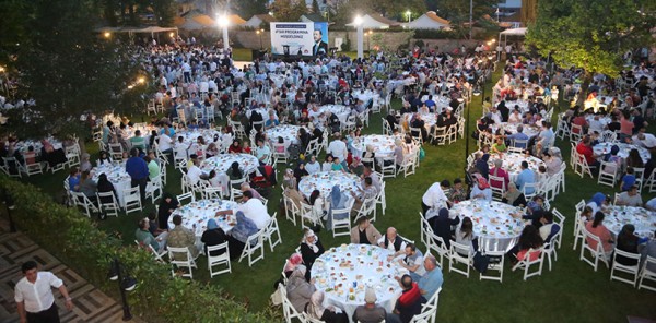 AK PARTİ 2500 KİŞİ İLE GÖVDE GÖSTERİSİ YAPTI