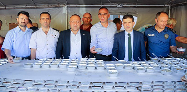 SAPANCA BELEDİYESİ AŞURE DAĞITTI