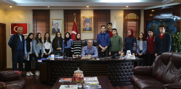 BAŞKAN YILMAZER ÖĞRENCİLERİ AĞIRLADI