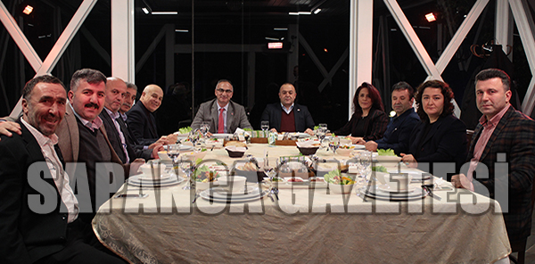 ADAY ADAYLARI YEMEKTE BULUŞTU