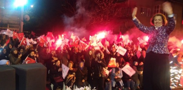 ARAPOĞLU MİTİNGDE SEÇMENLERİYLE BULUŞTU