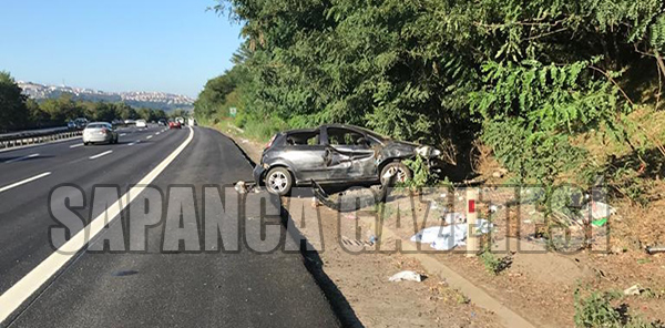DİREKSİYONU KİLİTLENEN OTOMOBİL KAZA YAPTI: 2 YARALI