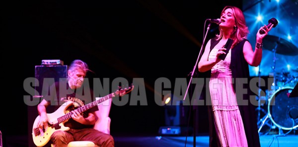 BİRSEN TEZER SAPANCA'DA SAHNE ALDI