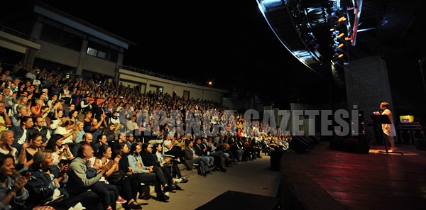 SAPANCA'DA NAZAN ÖNCEL RÜZGARI ESTİ