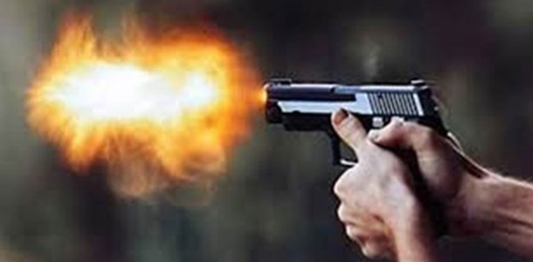 TARTIŞTIĞI KARISINI SİLAHLA YARALADI