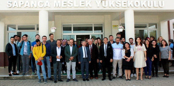 SAPANCA MYO'DA İLK DERS KAYMAKAM BAYAR'DAN