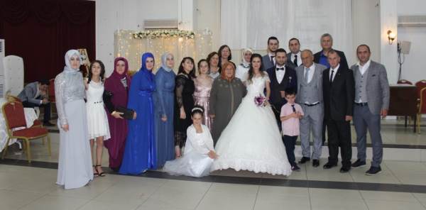 GİZEM VE İLYAS DÜNYA EVİNE GİRDİ