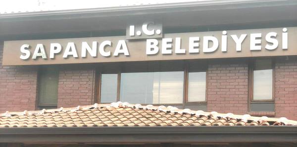 SAPANCA BELEDİYESİ TABELASINA T.C. İBARESİ EKLENDİ