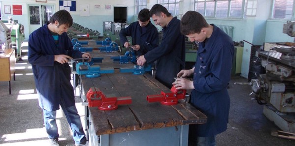 MESLEK LİSESİ ÇIRAK ÖĞRENCİLERİNİ BEKLİYOR