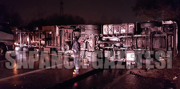 KAZA OLDU TEM İSTANBUL YÖNÜ ULAŞIMA KAPANDI