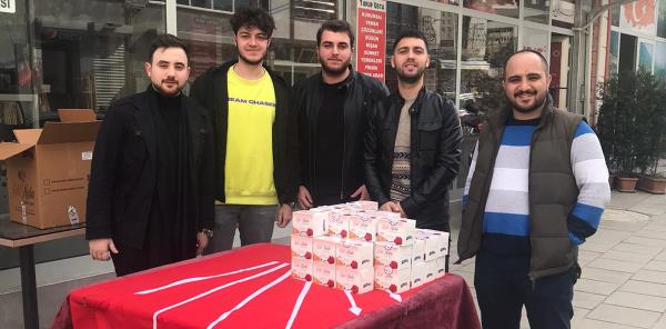 CHP'LİLER KANDİL SİMİDİ DAĞITTI