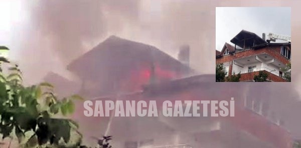 YILDIRIM DÜŞEN EVDE YANGIN ÇIKTI