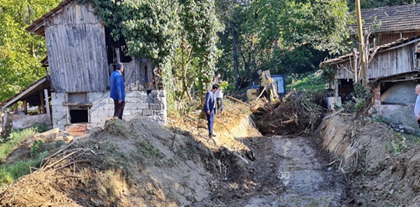 KURUÇEŞME'DE DERE ISLAH ÇALIŞMASI