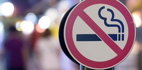 CADDE VE SOKAKLARDA SİGARA İÇMEK YASAKLANDI