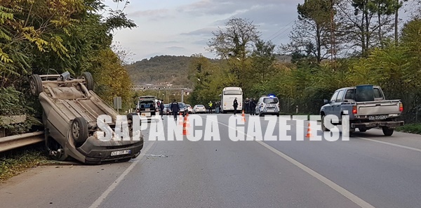 SERVİS OTOBÜSÜNE ÇARPIP TAKLA ATAN PANELVANIN SÜRÜCÜSÜ YARALANDI